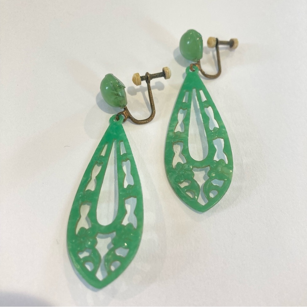 Vintage antique 1920s celluloid green dangle drop vintage screw back earrings - Picture 7 of 13